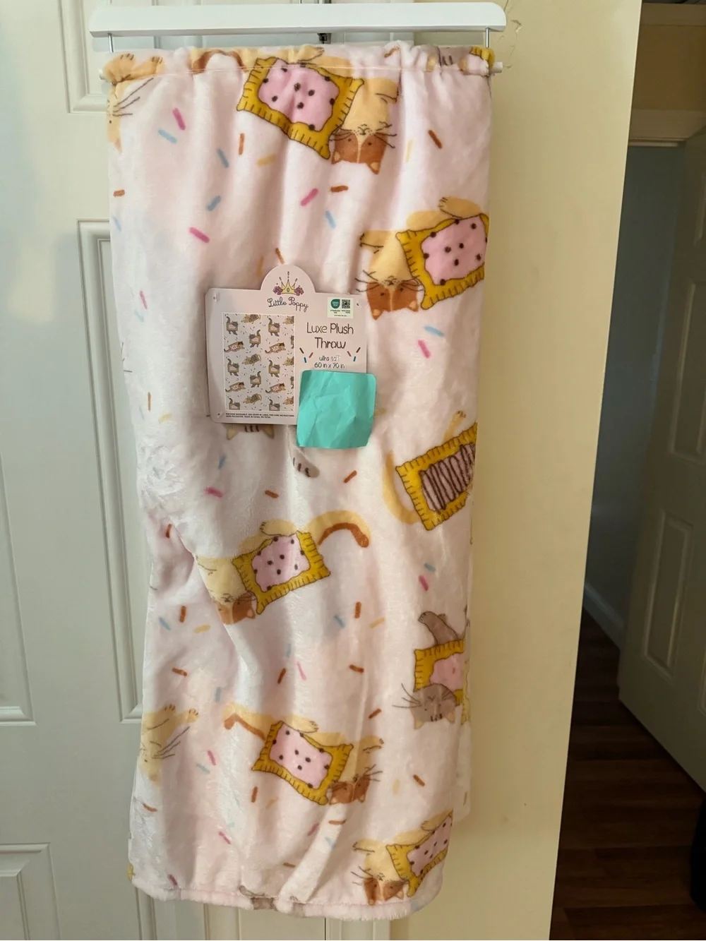 Little Poppy Poptart Cats Luxe Plush Throw Blanket